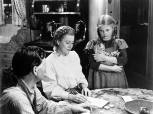 Irene Dunne is the enduring matriarch of "I Remember Mama."